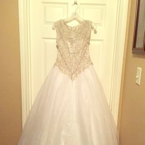 Never worn wedding dress!